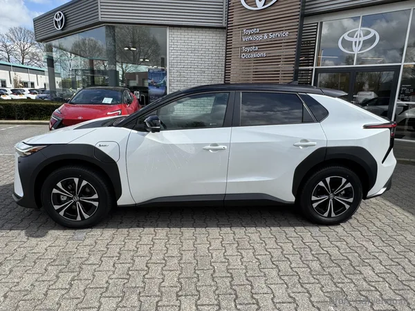 Toyota bZ4X, foto 2