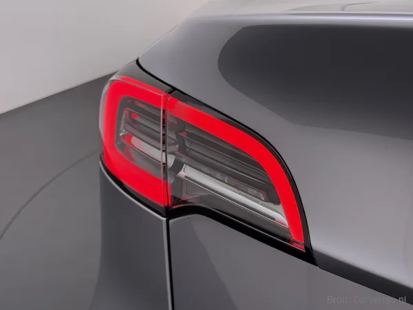 Tesla Model Y, foto 2