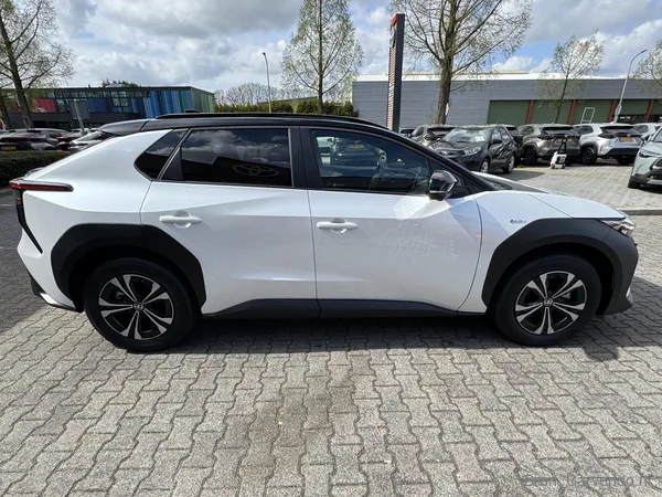 Toyota bZ4X, foto 4
